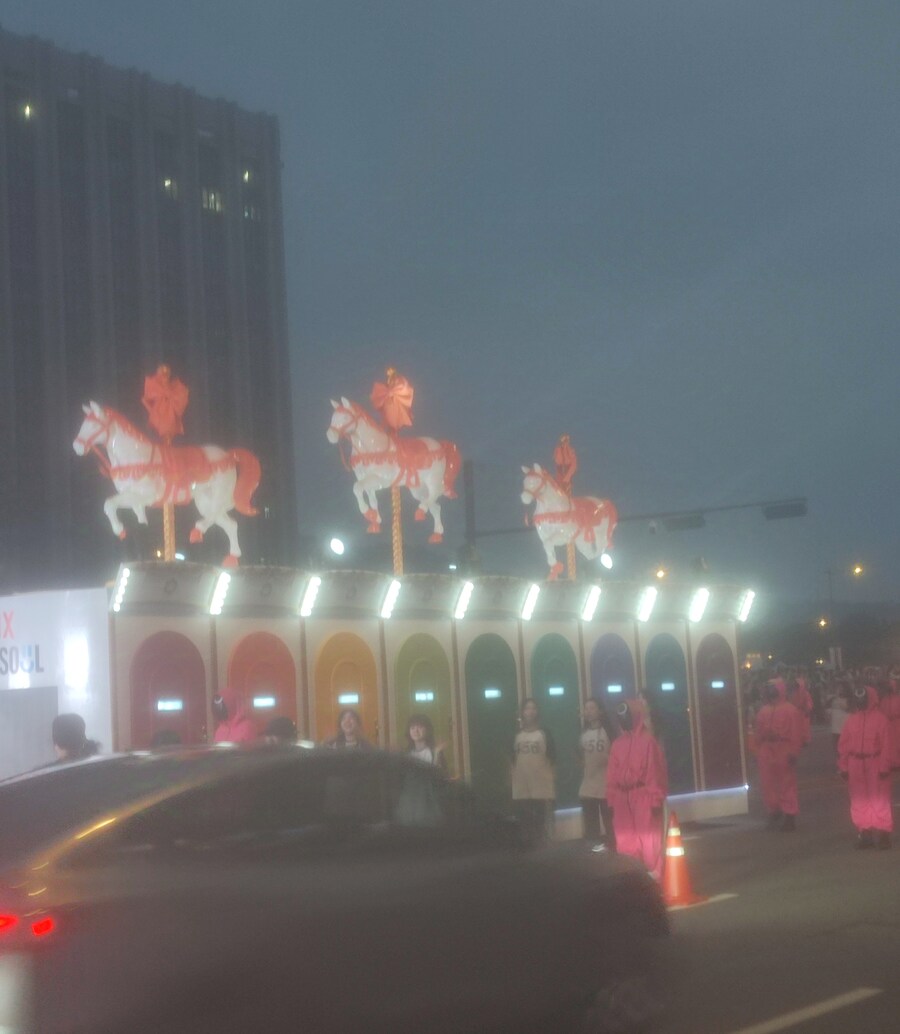 오징어게임)퍼레이드 관람후기_6.jpg