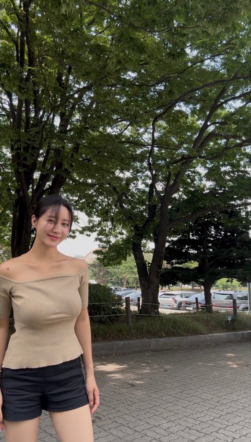 ‘핫레드 수영복’ 한그루, 쌍둥이 맘의 놀라운 자기 관리 [★SNS]_3.jpg