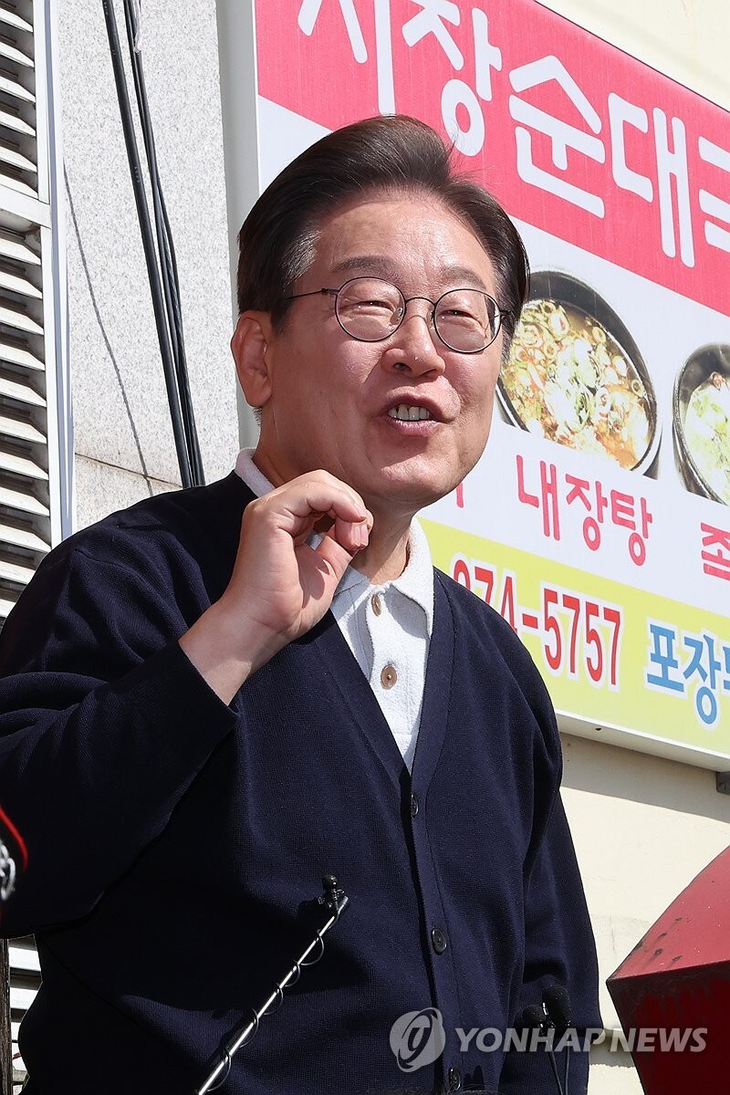 떡갈비 뜯어먹는 이재명_11.jpg