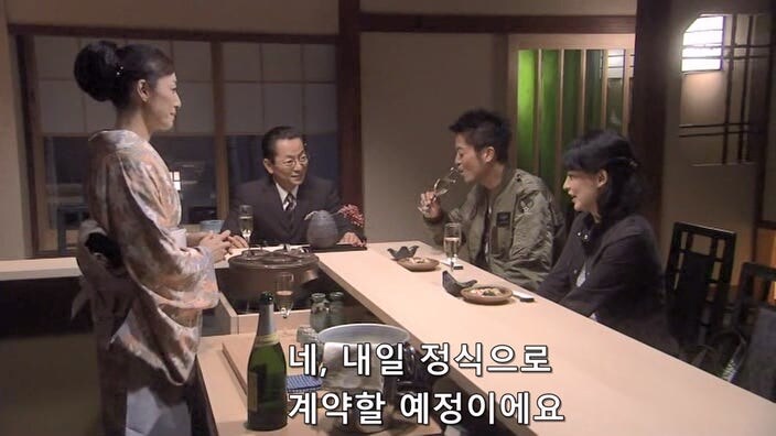 자기가 쓴 내용이 드디어 책으로 나오는 유부녀 기자의 최후_12.jpg