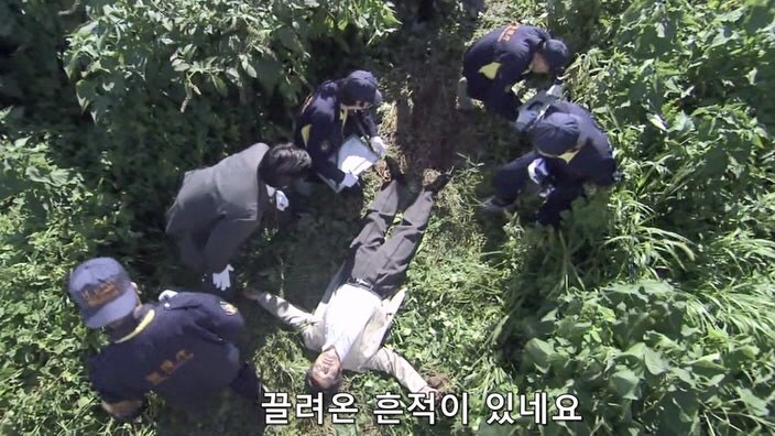 자기가 쓴 내용이 드디어 책으로 나오는 유부녀 기자의 최후_23.jpg