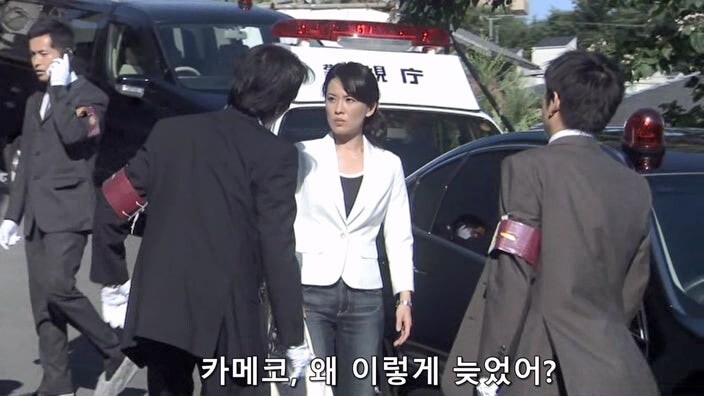 자기가 쓴 내용이 드디어 책으로 나오는 유부녀 기자의 최후_30.jpg