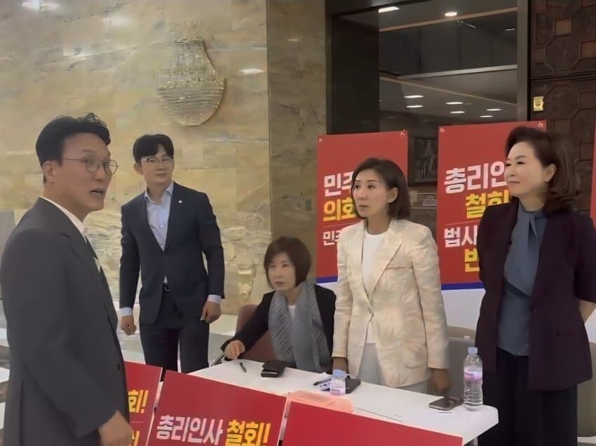 '나경원 국회 농성장' 나타난 김민석 "단식하는 건 아니죠"_2.jpg