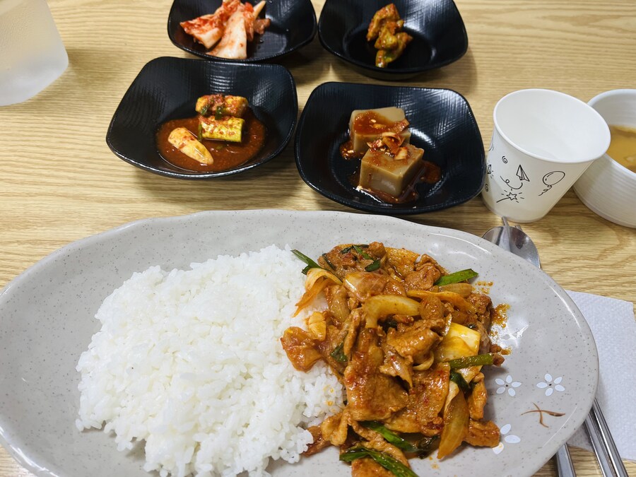 500원 인상 7500원 제육덮밥_1.jpg