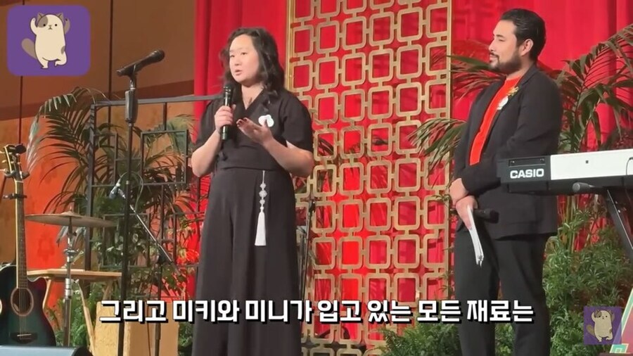 중국이 빼액하던말던 이젠 신경도 안쓰던 올초 디즈니랜드의 설날행사_5.jpg