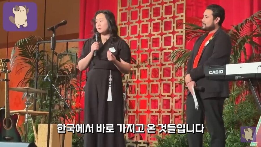 중국이 빼액하던말던 이젠 신경도 안쓰던 올초 디즈니랜드의 설날행사_6.jpg