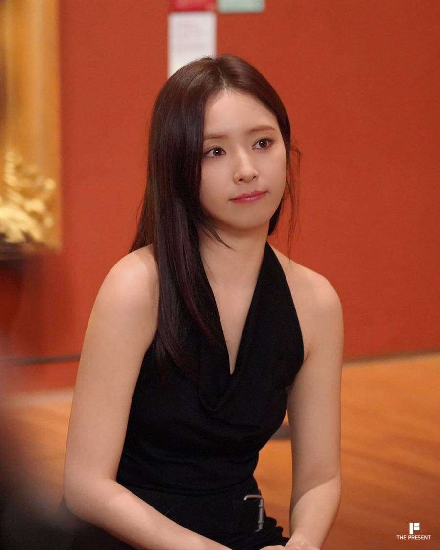 신세경, 비하인드컷도 화보처럼…눈부신 미모_11.jpg