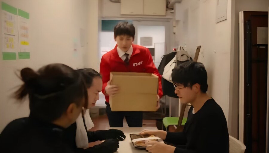 짱구) 20년 뒤 신형만 가족 실사화_5.jpg