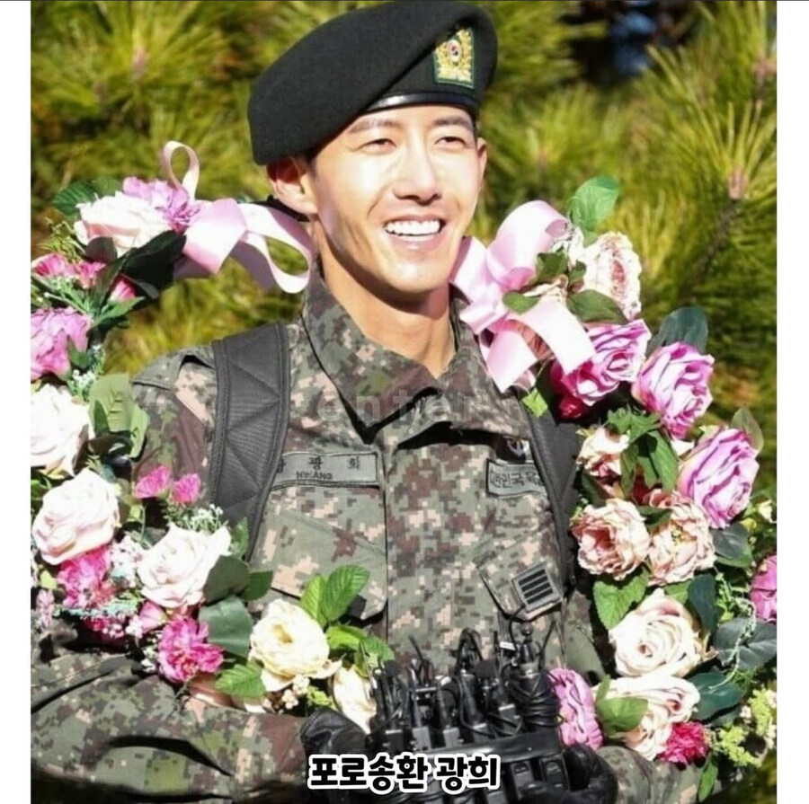연예인 군복사진 삼대장_3.jpg