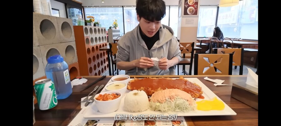 이상하게 도전 먹방중 만만해 보이는 음식.jpg_2.jpg
