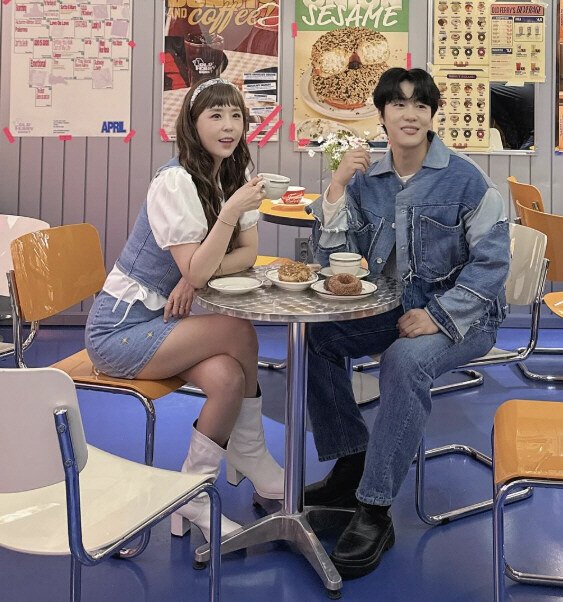 [단독] '신지 예비신랑' 문원, 돌싱 고백…김종민-빽가 "둘의 사랑이 중요해"_1.jpg