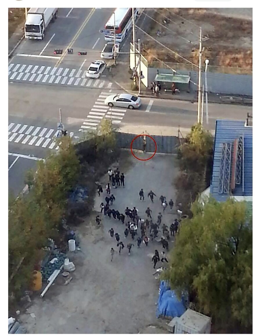 고딩들이 서열잡기를 하길래 경찰부름.jpg_2.jpg