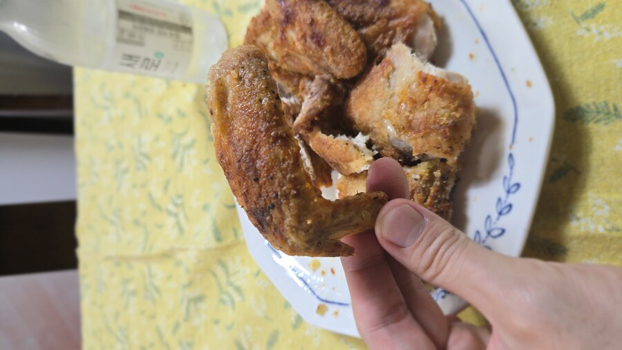 야옹이랑 먹는 에프통닭_24.jpg