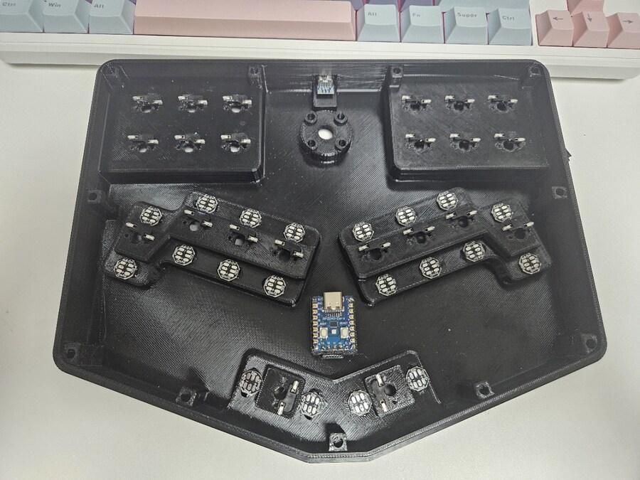 자작 디맥콘 판매중인데 다들 조립이 어렵다고 해서 업글중_1.jpg
