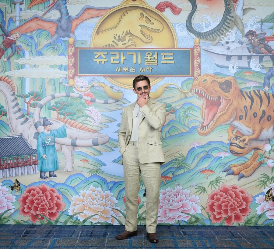 한국화 일러스트레이터 광광 작가님의 쥬라기월드 포토월_5.jpg