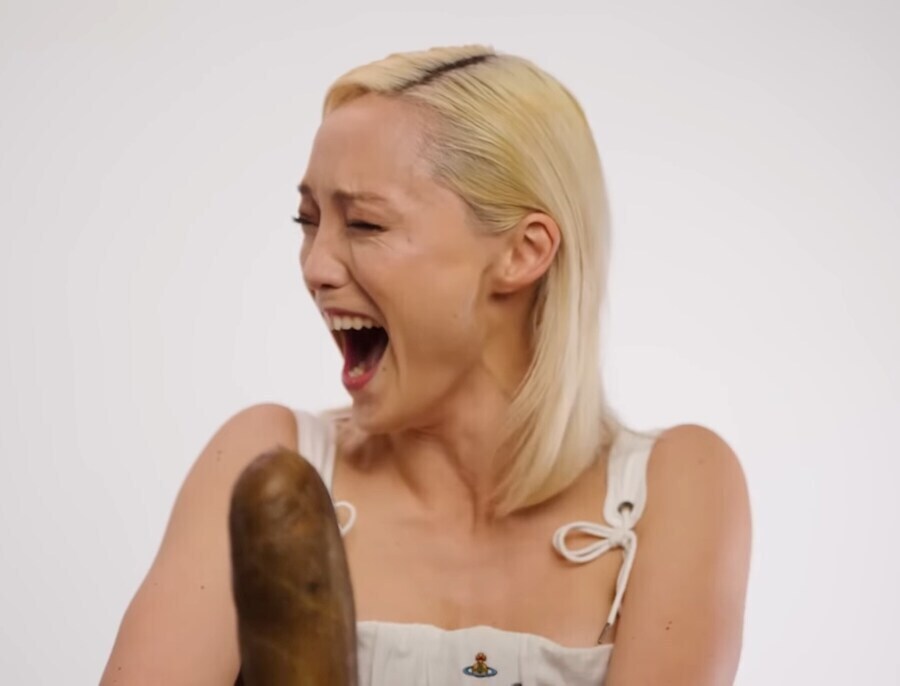 거대한 고기 막대를 보고 흥분하는 여배우_3.jpg