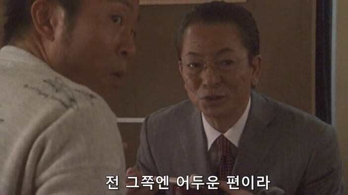 식사 도중에 도촬당한 여자 모델_7.jpg