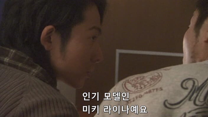 식사 도중에 도촬당한 여자 모델_8.jpg