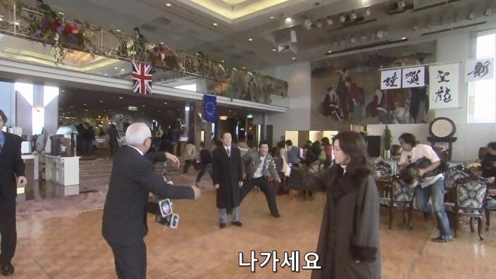 자기 가족을 죽인 남자와 33년 만에 조우한 여자_10.jpg