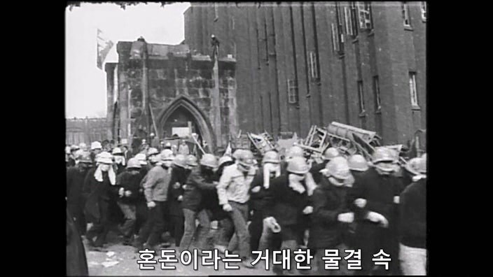 자기 가족을 죽인 남자와 33년 만에 조우한 여자_17.jpg