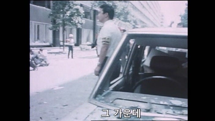 자기 가족을 죽인 남자와 33년 만에 조우한 여자_22.jpg