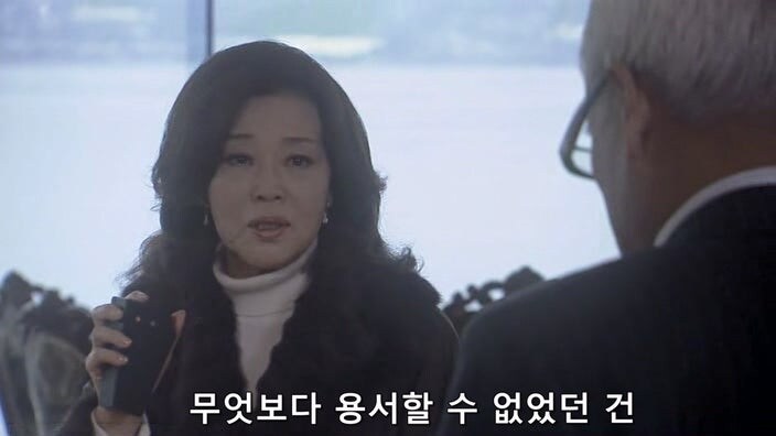 자기 가족을 죽인 남자와 33년 만에 조우한 여자_37.jpg