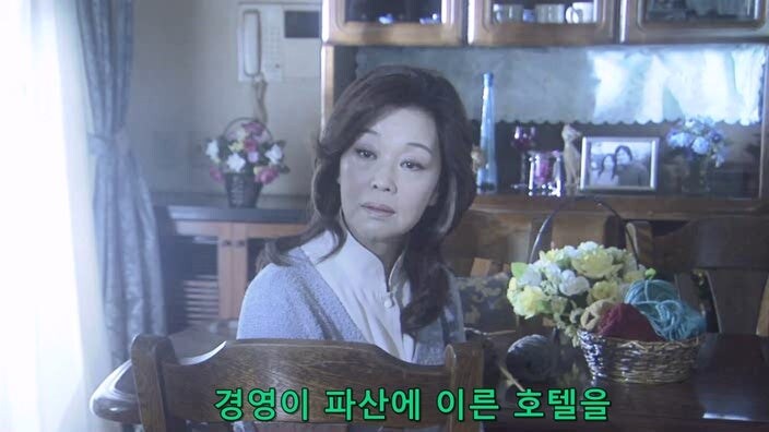 자기 가족을 죽인 남자와 33년 만에 조우한 여자_46.jpg