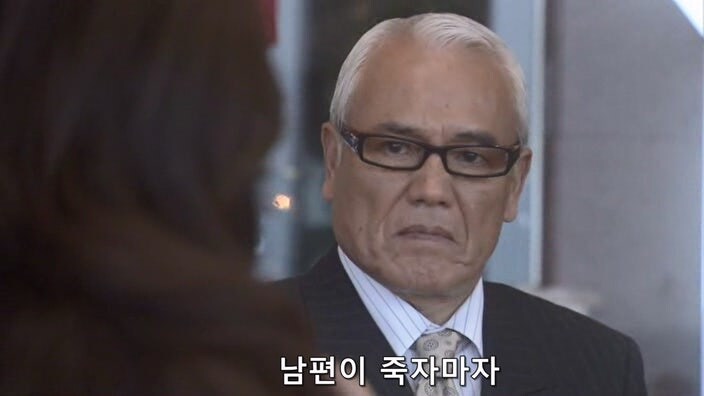 자기 가족을 죽인 남자와 33년 만에 조우한 여자_51.jpg