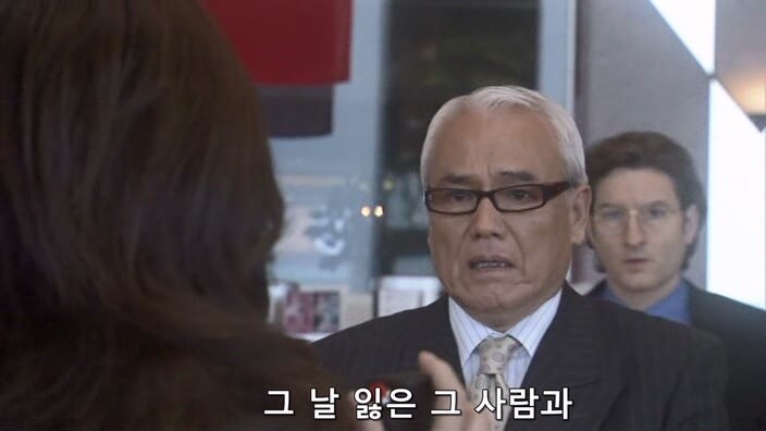 자기 가족을 죽인 남자와 33년 만에 조우한 여자_62.jpg