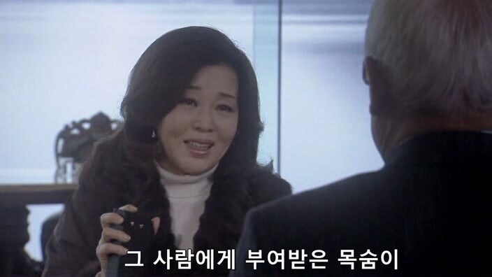 자기 가족을 죽인 남자와 33년 만에 조우한 여자_63.jpg