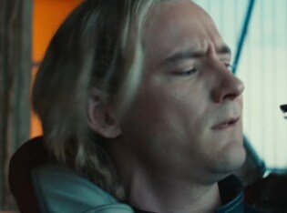 MCU) (스포) 엄청나게 살벌하게 싸우는 레드 가디언_9.png
