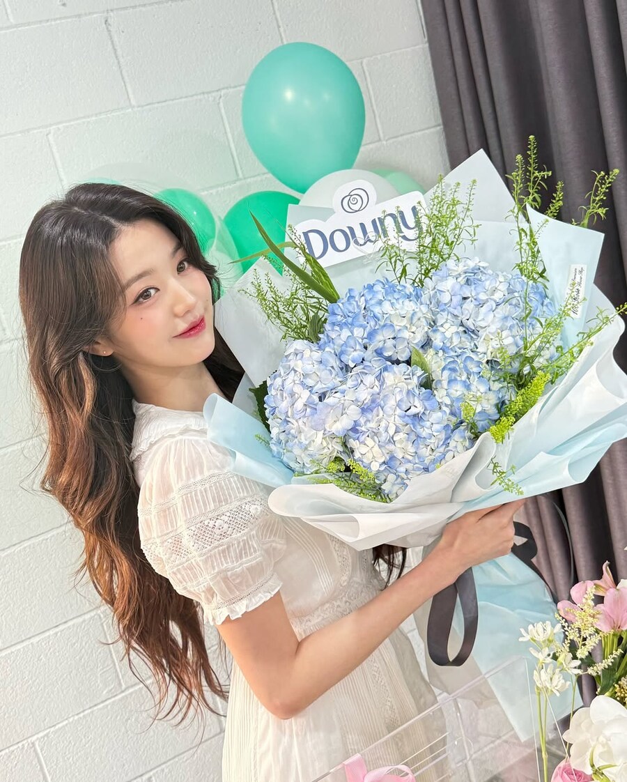 장원영, 꽃향기 품은 여신 미모‥싱그러움 물씬_2.jpg
