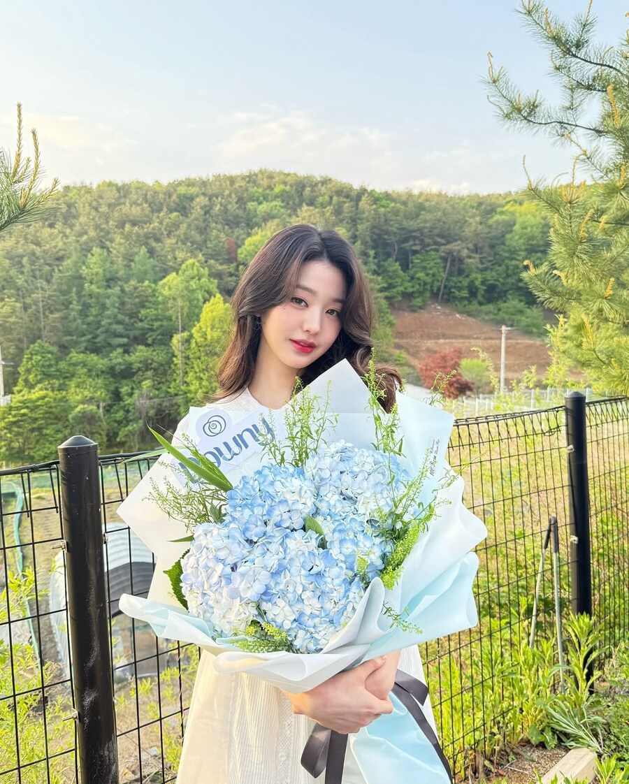 장원영, 꽃향기 품은 여신 미모‥싱그러움 물씬_4.jpg