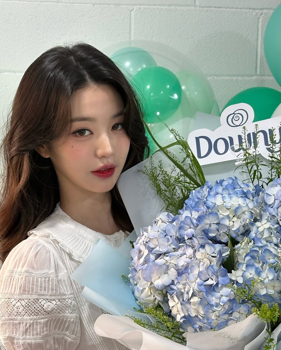 장원영, 꽃향기 품은 여신 미모‥싱그러움 물씬_5.jpg