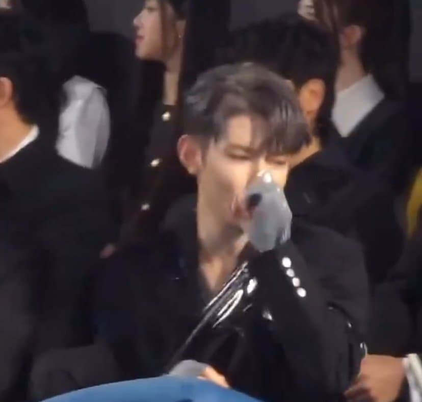 아이돌 시상식 똥지림 사건_6.jpg