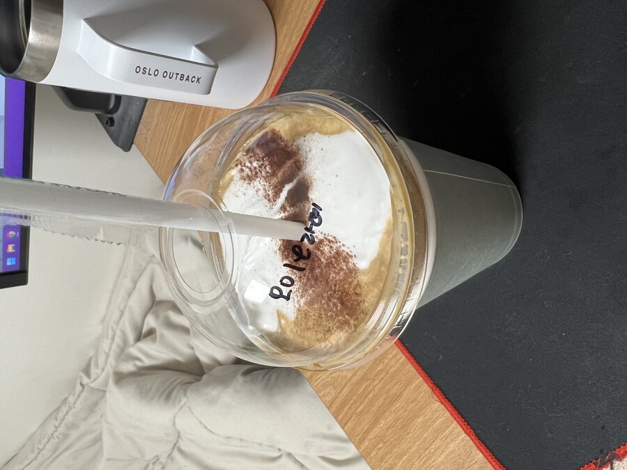 이상하다.. 아인슈페너 시켰는데ㅔ_1.jpg