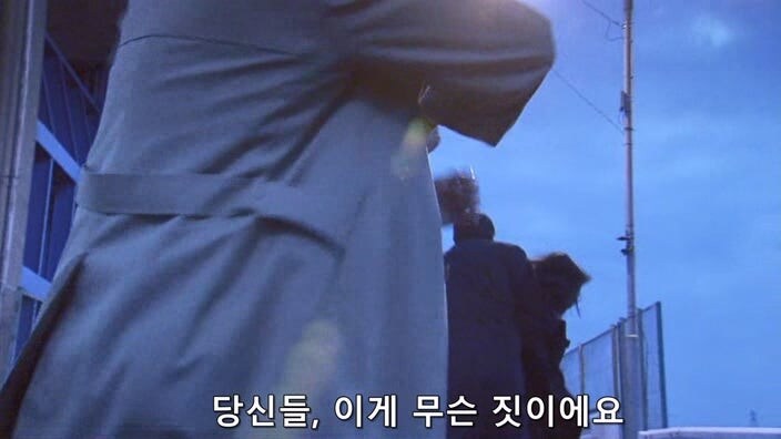 교도소에서 탈옥한 여죄수들을 쫓는 형사들_23.jpg