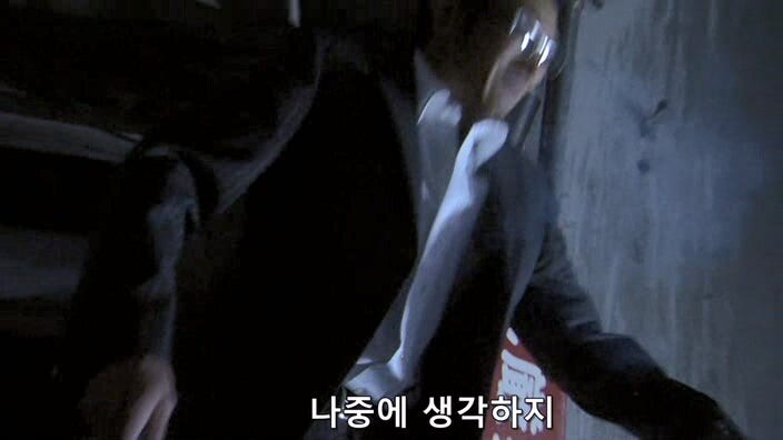 교도소에서 탈옥한 여죄수들을 쫓는 형사들_45.jpg
