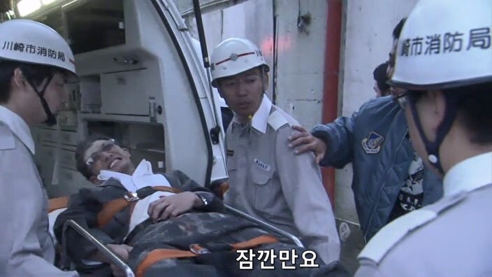 교도소에서 탈옥한 여죄수들을 쫓는 형사들_56.jpg