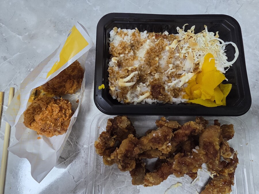 연돈볼카츠 고기튀김 많은 도시락(?)_2.jpg
