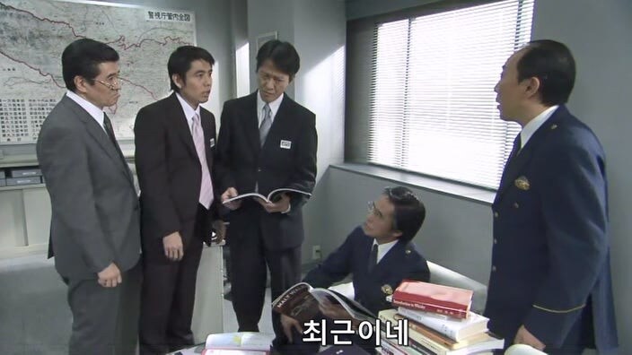 입만 열면 적을 양산해냈던 위스키 평론가가 살해당했다_9.jpg