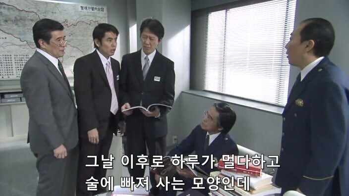 입만 열면 적을 양산해냈던 위스키 평론가가 살해당했다_10.jpg