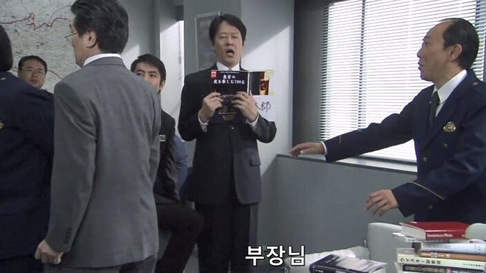입만 열면 적을 양산해냈던 위스키 평론가가 살해당했다_30.jpg