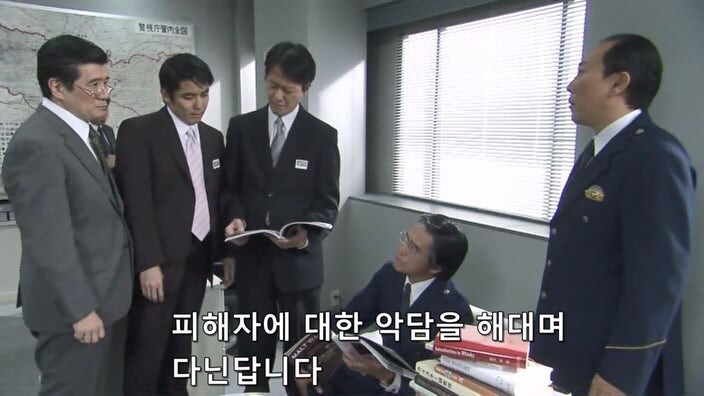 여자 바텐더를 술주정뱅이 폐인으로 만들어버린 악질 평론가_5.jpg