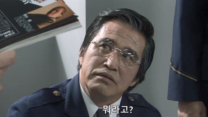여자 바텐더를 술주정뱅이 폐인으로 만들어버린 악질 평론가_14.jpg