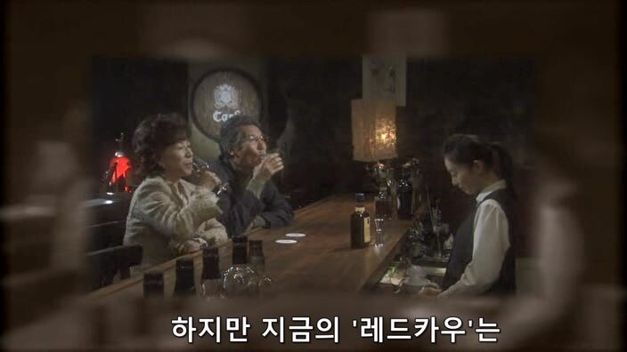 여자 바텐더를 술주정뱅이 폐인으로 만들어버린 악질 평론가_31.jpg