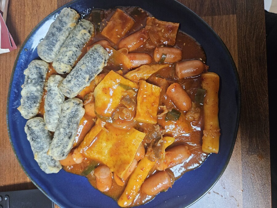 요즘 난리난 7,500만원짜리 우삼겹 떡볶이.jpg_1.jpg