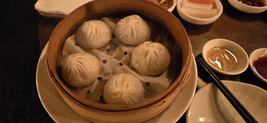 딤섬집에서 소롱포는 늘 맛있어_1.jpg