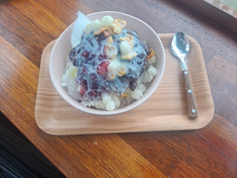 팥빙수, 팡도르, 먹물치즈빵, 햄버거_2.jpg