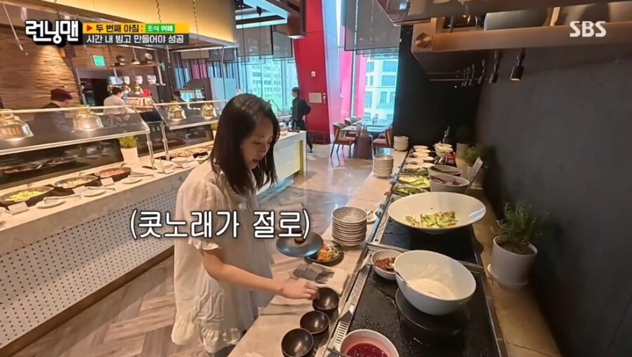 호텔 조식 뷔페 와서 흥분 최고조인 지예은_13.jpg